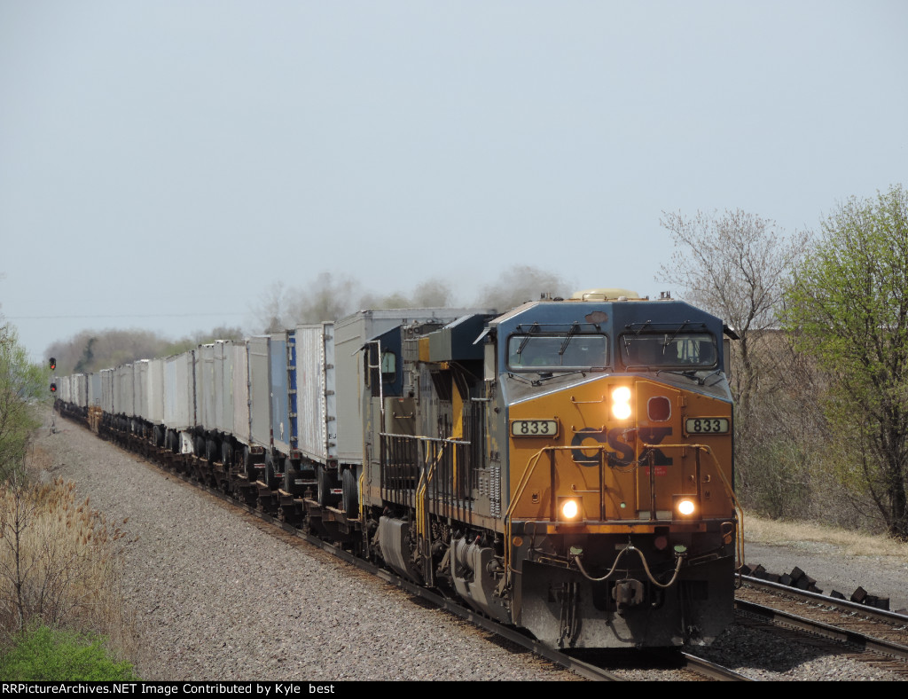 CSX 833 on I002